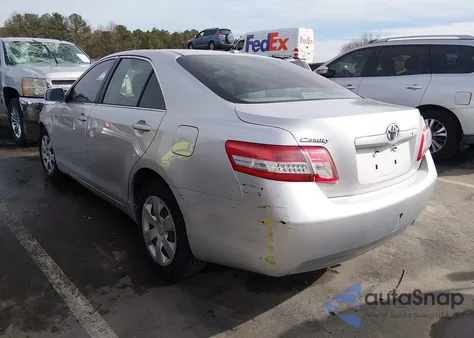 2010 Toyota Camry z USA, uszkodzony, nr VIN 4T1BF3EK8AU536736